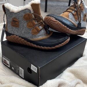 Sorel Black and Brown Winter Boots